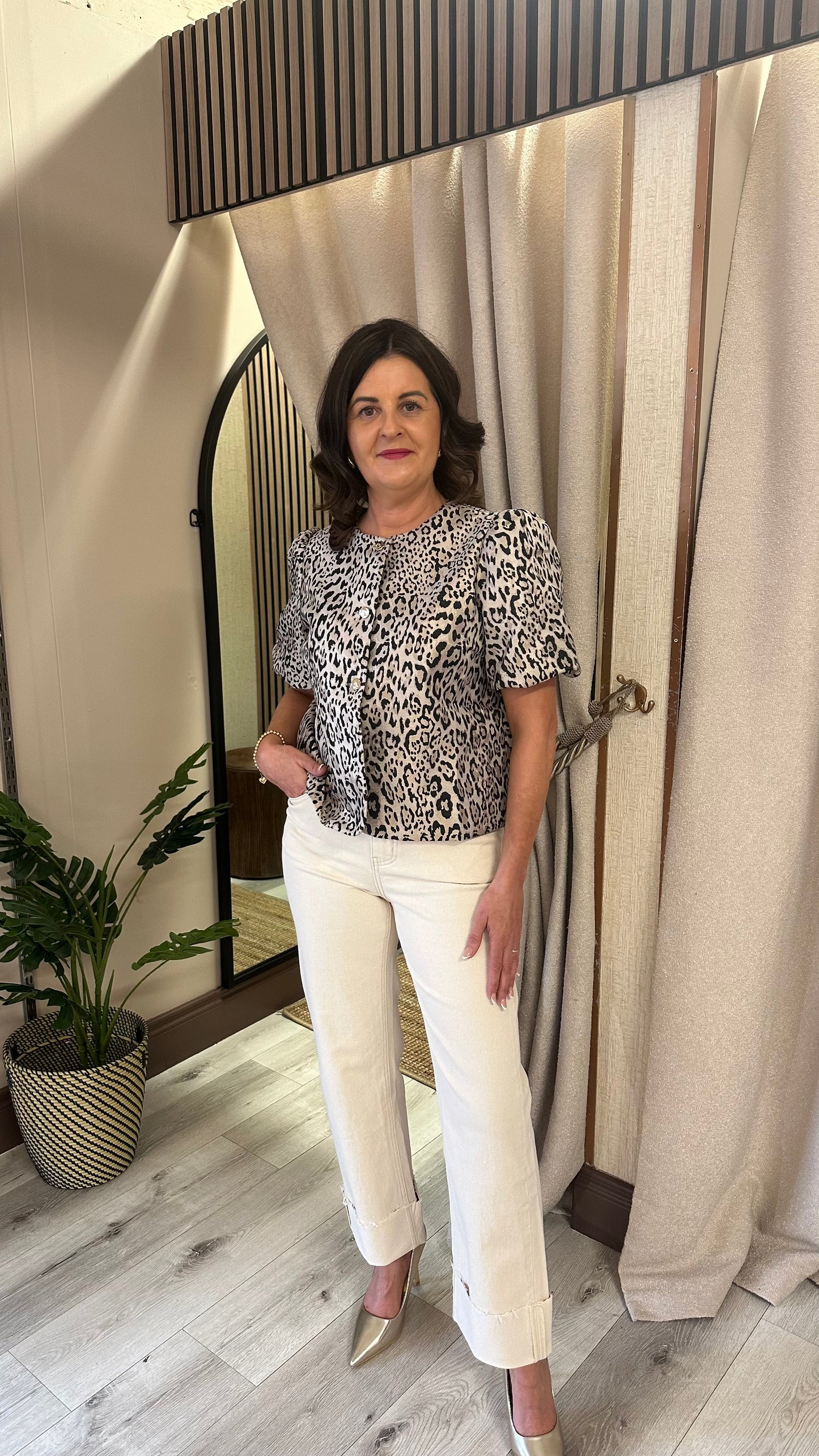 Cream Turn-Up Jeans