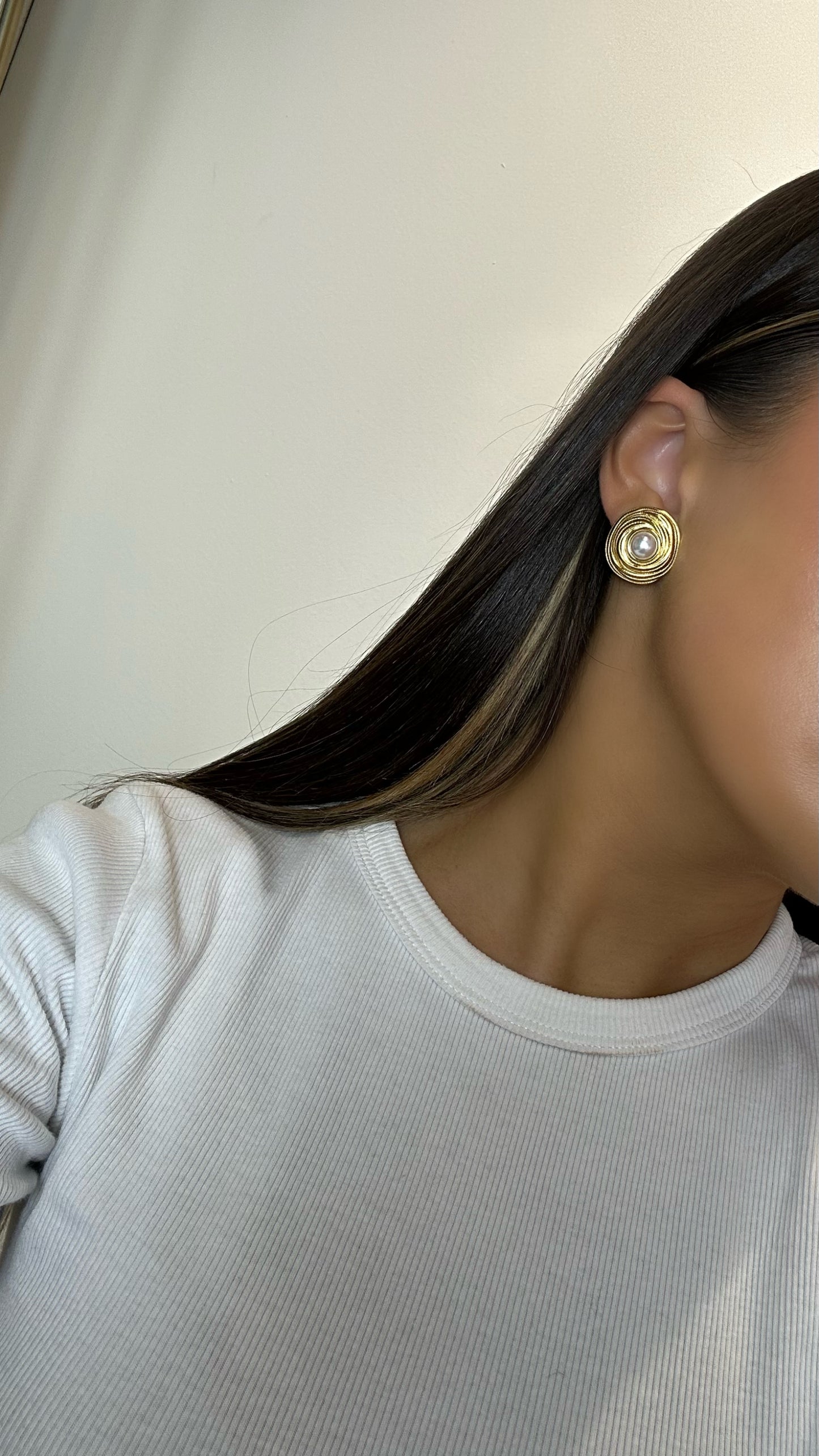 Vivienne-Pearl Earrings