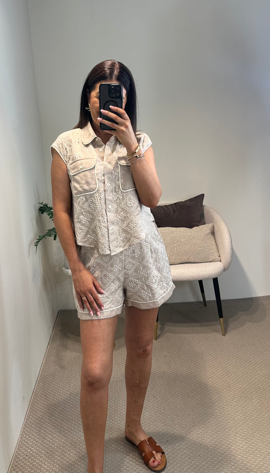 Beige Embroidery Shorts