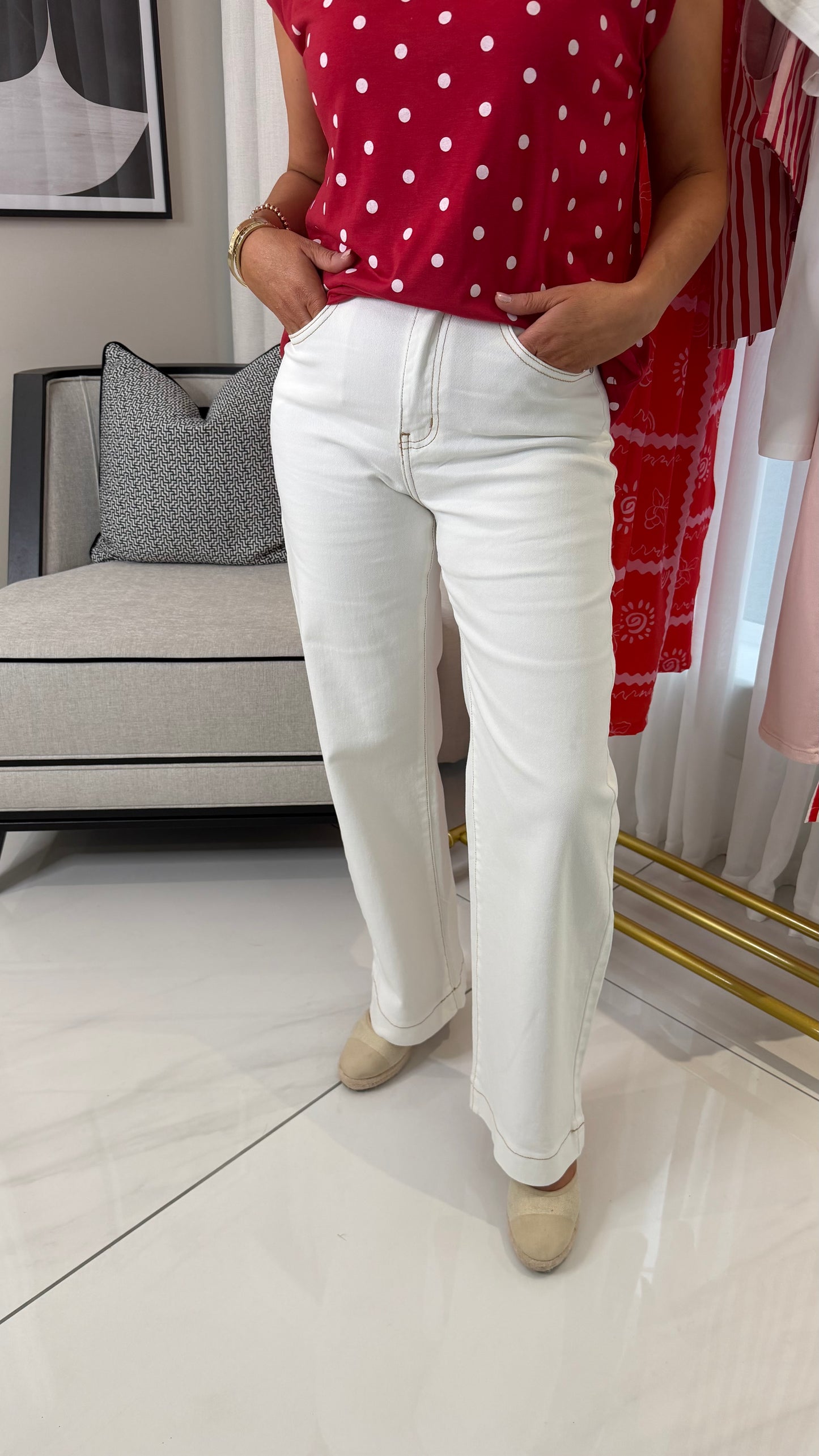 Off-White Wide Leg Jeans with Stitching